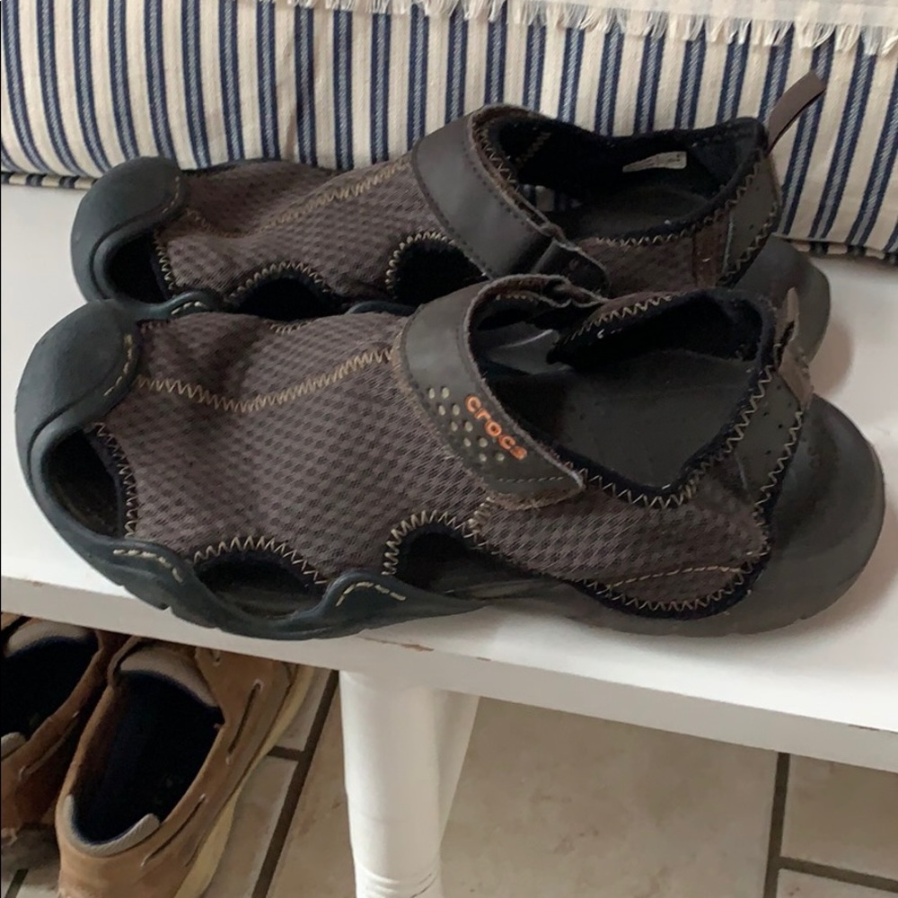 Men’s Size 11 EUC Croc Sandals